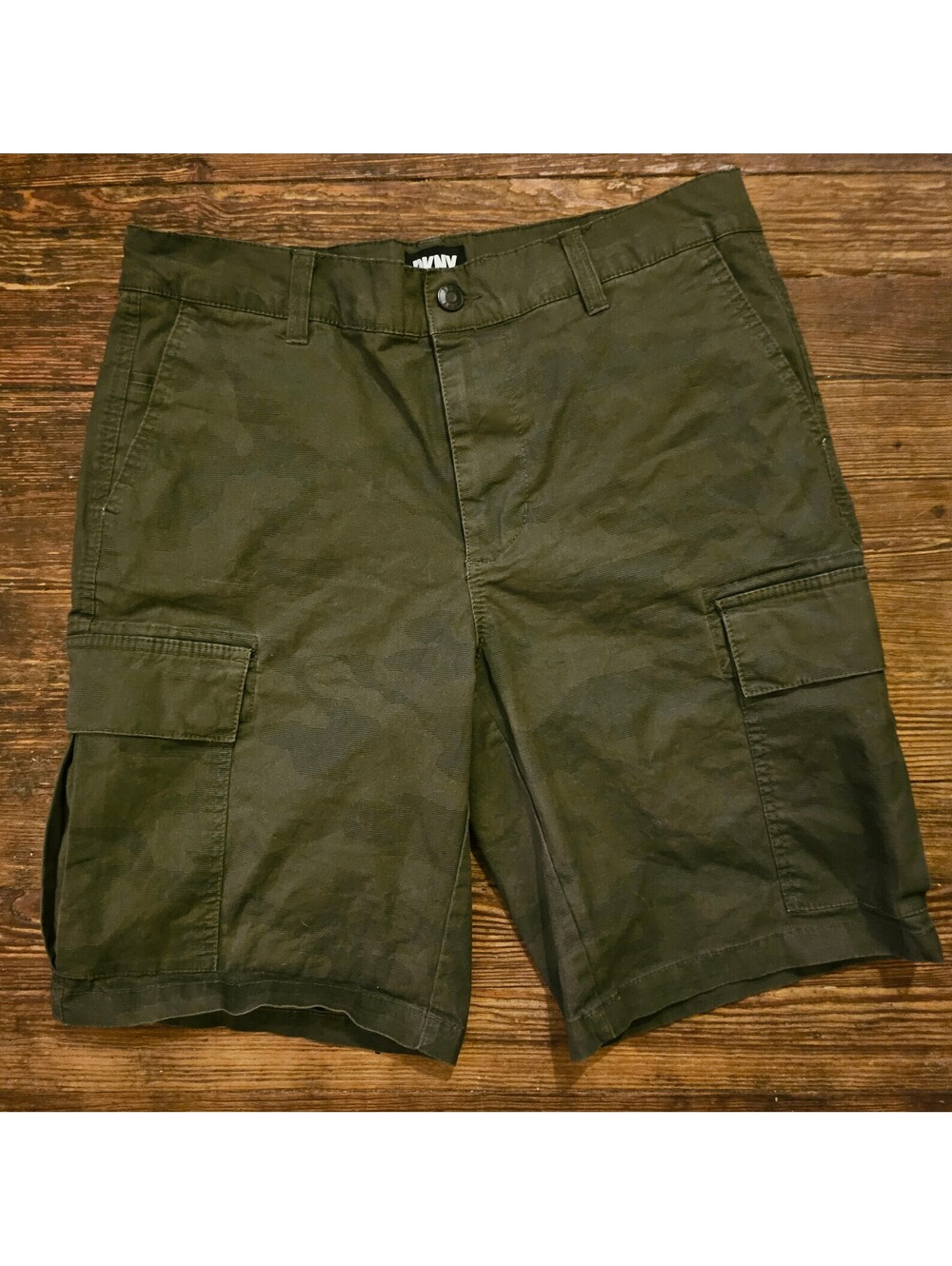 DKNY Cargo Shorts Mens 30 waist - green - EUC